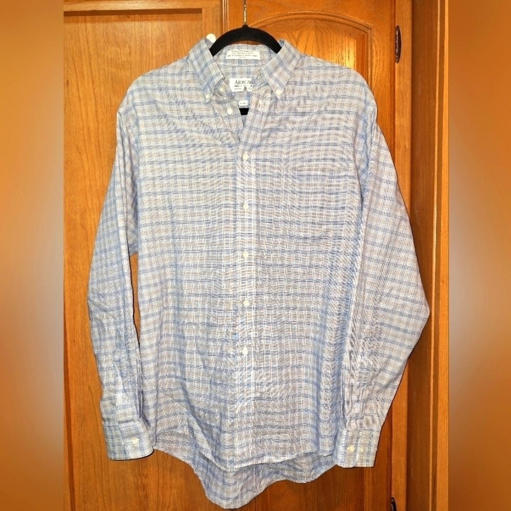 An Arrow Wrinkle-Free men's long sleeve button-down shirt in a size 16-34/35.
